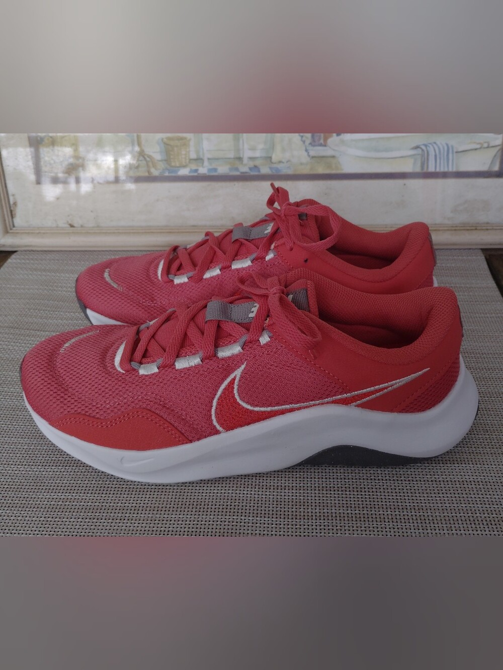 Unisex Nike "Legend Essential 3" Adobe Light Crimson Cross-Trainers. M 7.5/W 9.